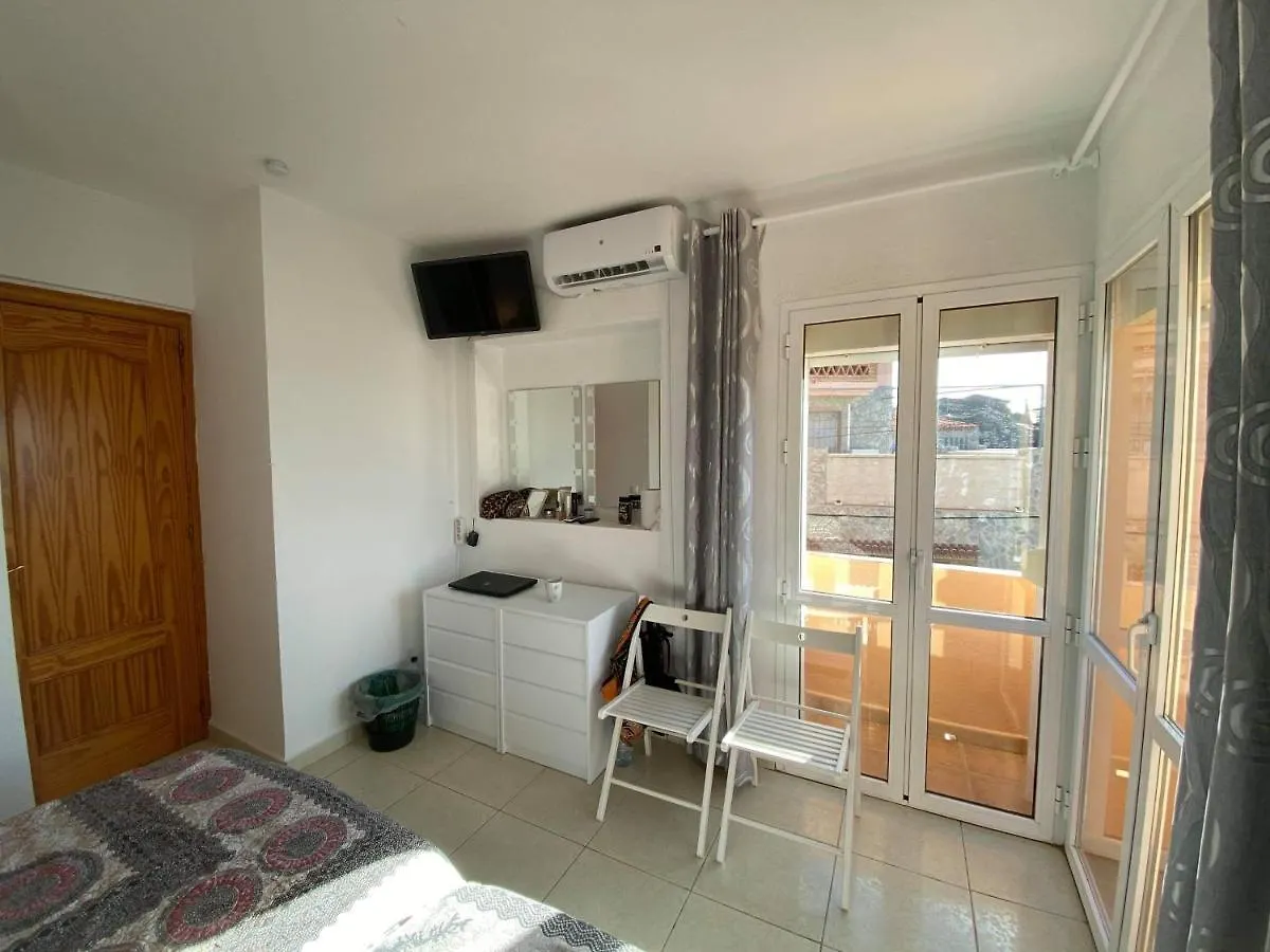 Δωμάτια σε οικογενειακή κατοικία Cozy Rooms In Terraced House Fuengirola