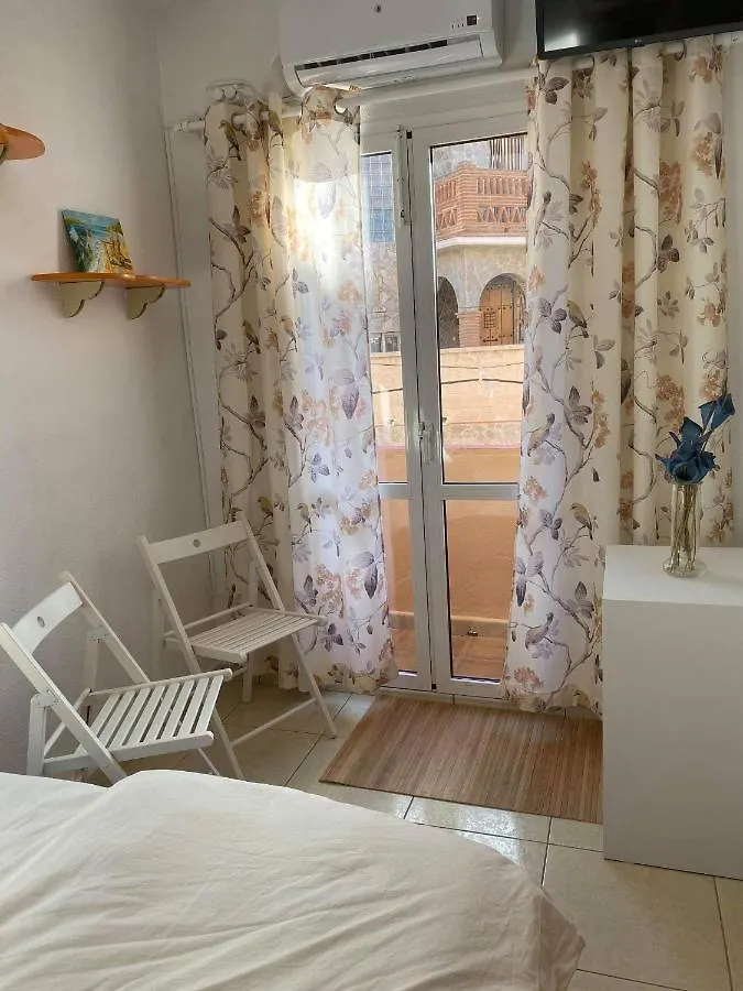Δωμάτια σε οικογενειακή κατοικία Cozy Rooms In Terraced House Fuengirola Ισπανία